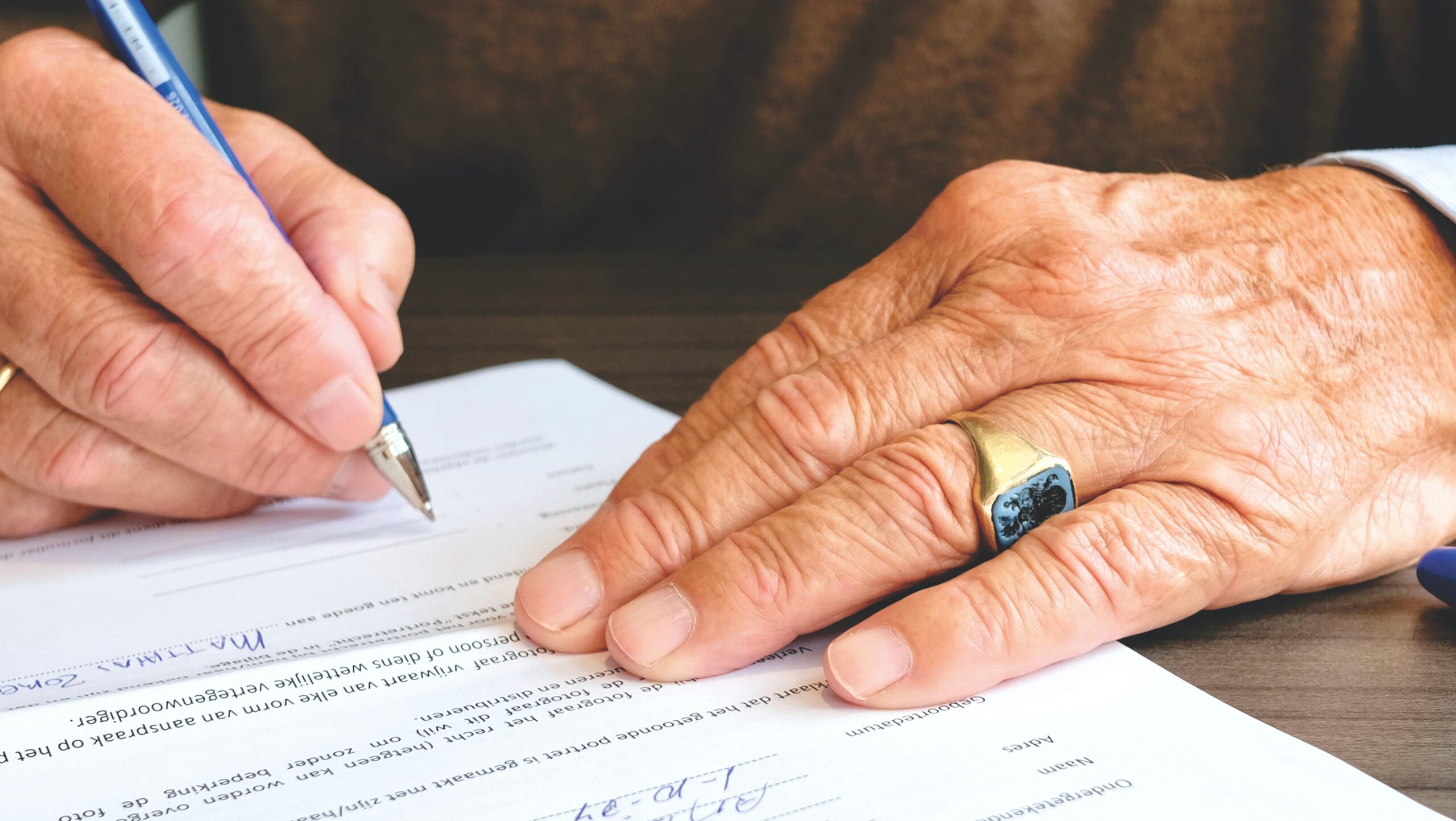 pexels-matthias-zomer-618158 China Attestation